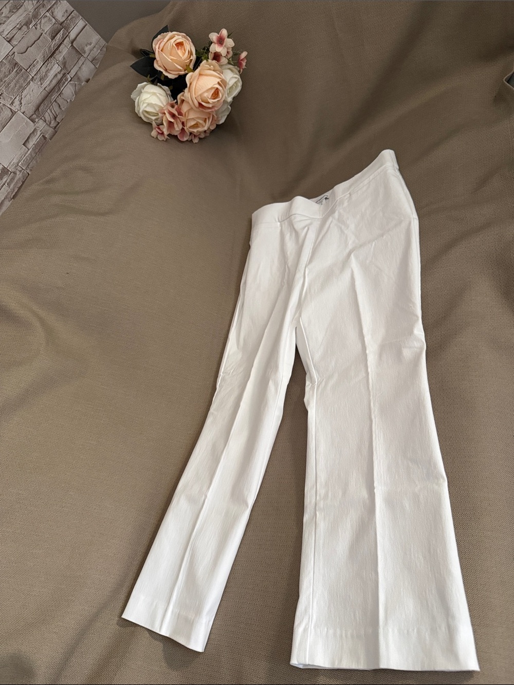 Liz Claiborne White Flare Stretch Pants